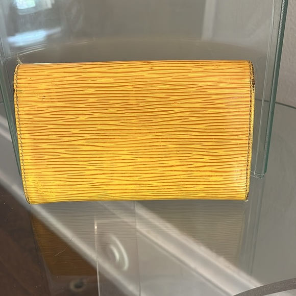 Louis Vuitton Yellow Epi Wallet - Picture 4 of 11